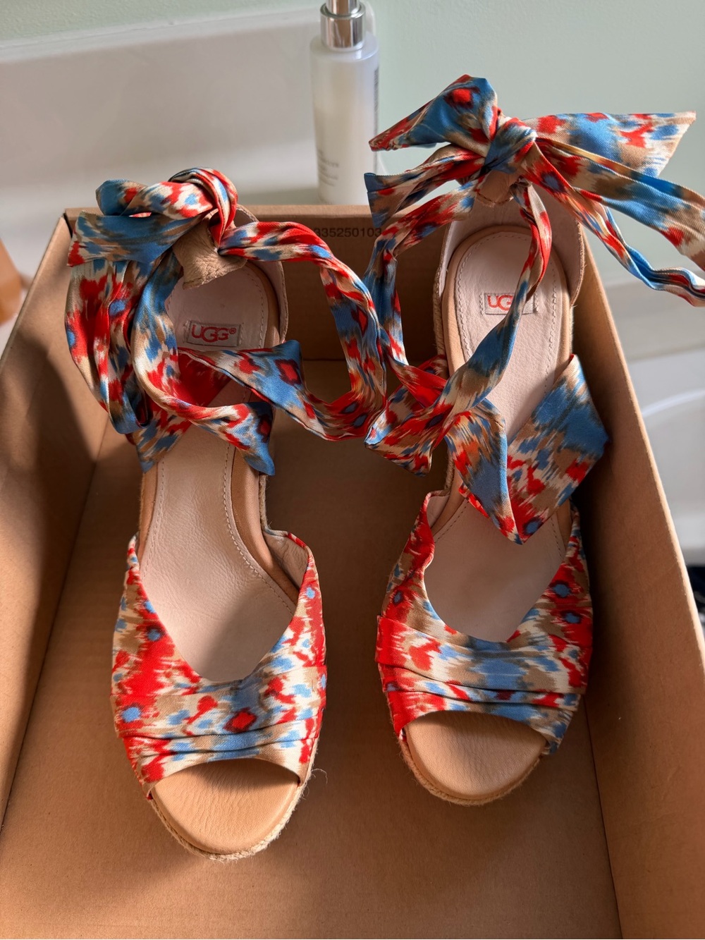 UGG Red Blue Tan Patterned Tie-wrap around ankle  Espadrille Wedges size 8
